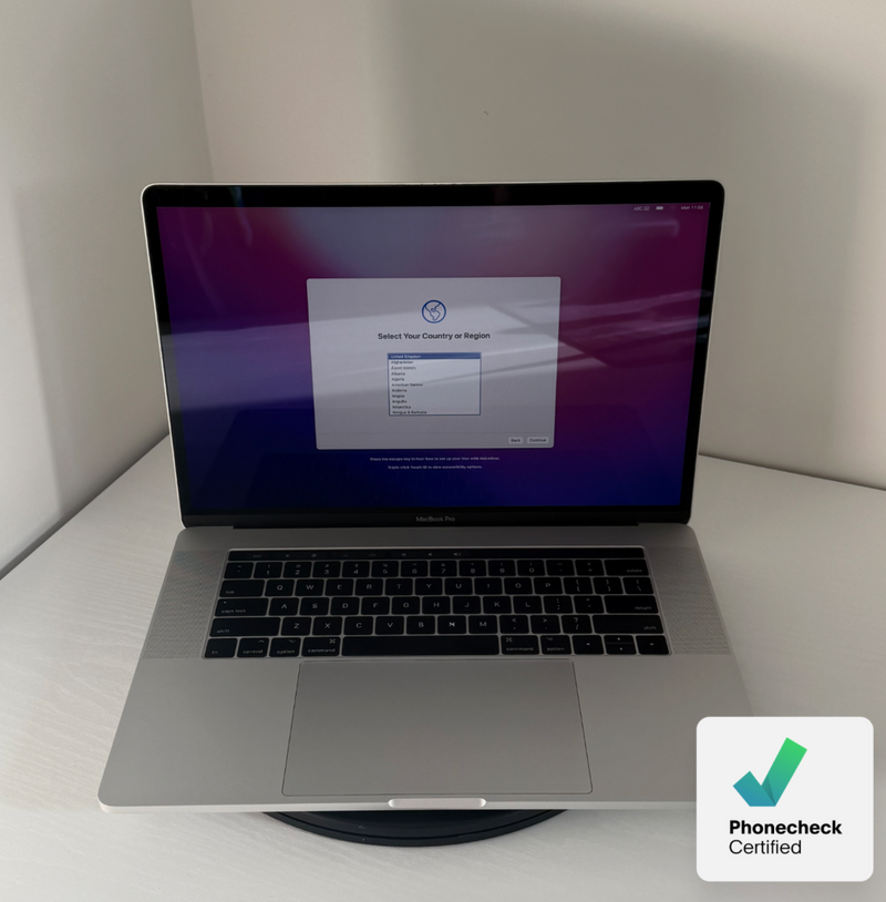 Apple MacBook Pro 15" (2017) i7 | Radeon Pro 555 | 16GB | 256GB SSD | Silver