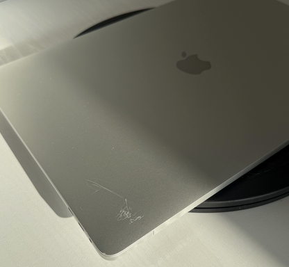 Apple MacBook Pro 15" (2017) i7 | Radeon Pro 555 | 16GB | 256GB SSD | Silver