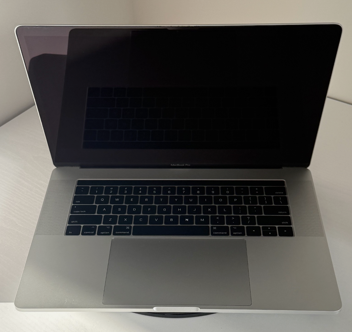 Apple MacBook Pro 15" (2017) i7 | Radeon Pro 555 | 16GB | 256GB SSD | Silver